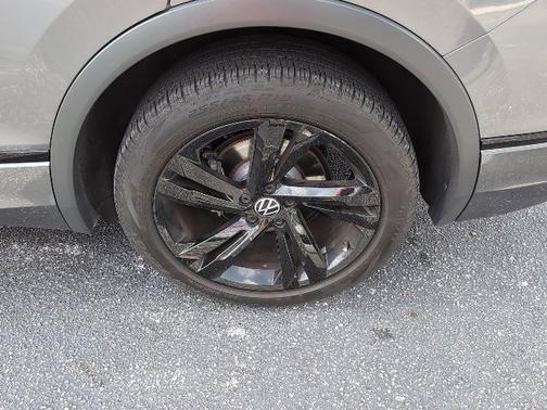 2023 Volkswagen Tiguan SE R-Line Black