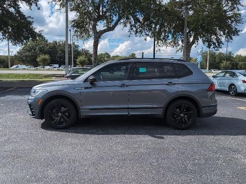 2023 Volkswagen Tiguan SE R-Line Black