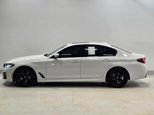 Alpine White 2022 BMW 530 530i