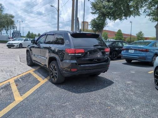 Diamond Black Crystal Pearlcoat 2018 Jeep Grand Cherokee Altitude