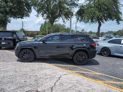 Diamond Black Crystal Pearlcoat 2018 Jeep Grand Cherokee Altitude