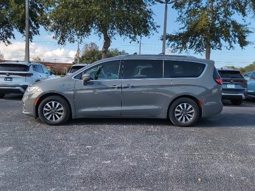 2021 Chrysler Pacifica Hybrid Touring L