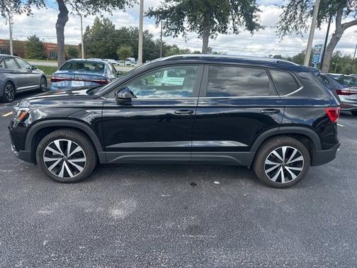 2022 Volkswagen Taos SE