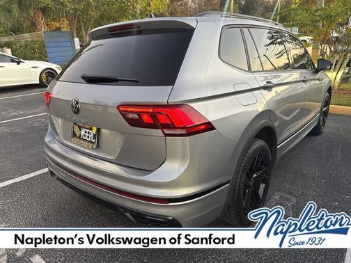 2023 Volkswagen Tiguan SE R-Line Black