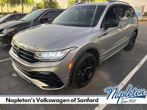 2023 Volkswagen Tiguan SE R-Line Black