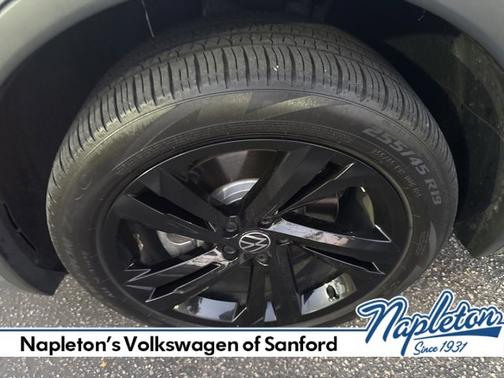 2023 Volkswagen Tiguan SE R-Line Black