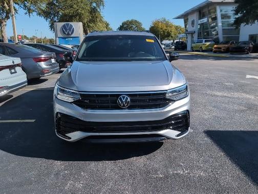 2023 Volkswagen Tiguan SE R-Line Black