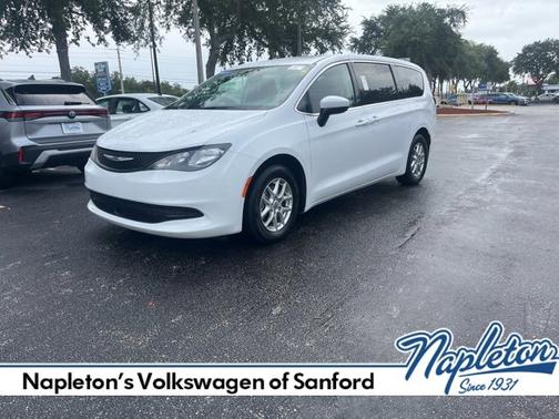 2022 Chrysler Voyager LX
