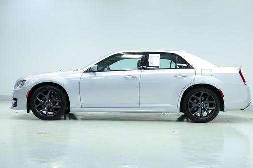 2022 Chrysler 300 S