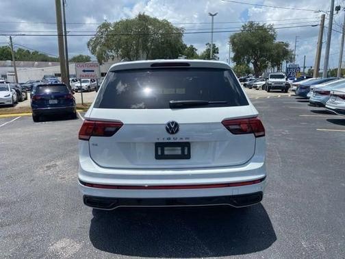 White 2022 Volkswagen Tiguan SE R-Line Black