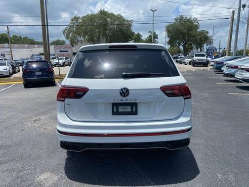 White 2022 Volkswagen Tiguan SE R-Line Black