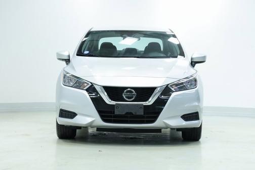 2022 Nissan Versa SV