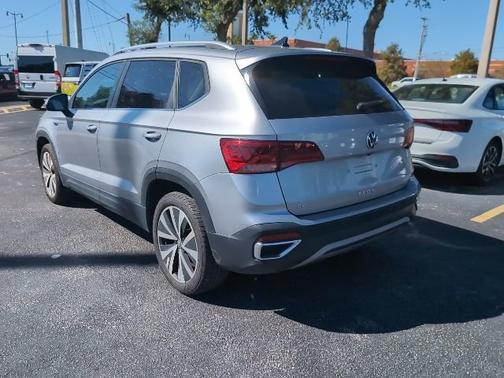 2024 Volkswagen Taos SE