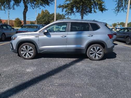 2024 Volkswagen Taos SE
