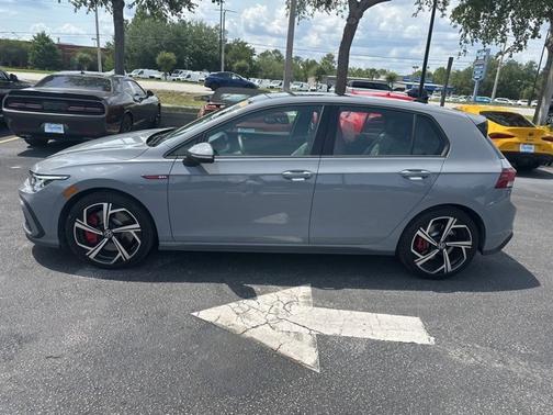 2024 Volkswagen Golf GTI SE