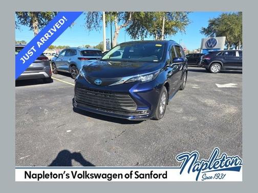 2025 Toyota Sienna XLE