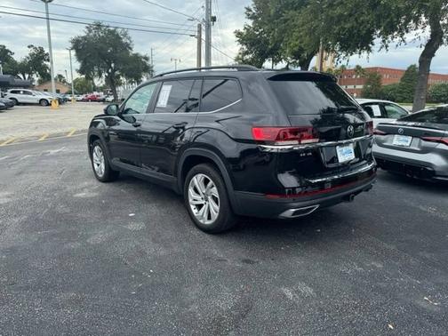 Deep Black 2022 Volkswagen Atlas 3.6L V6 SE w/Technology
