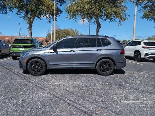 2023 Volkswagen Tiguan SE R-Line Black