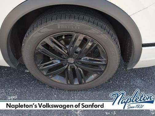 2022 Volkswagen Tiguan SE R-Line Black