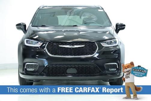 Diamond Black Crystal Pearlcoat 2025 Chrysler Pacifica Select