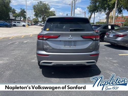 2022 Mitsubishi Outlander SE