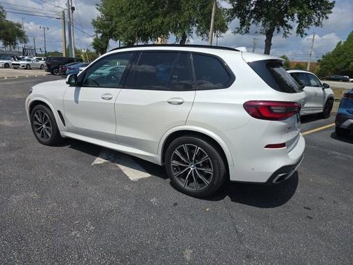Mineral White Metallic 2022 BMW X5 xDrive40i