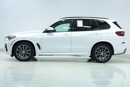 Mineral White Metallic 2022 BMW X5 xDrive40i