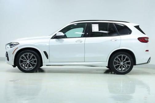 Mineral White Metallic 2022 BMW X5 xDrive40i