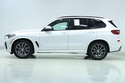 Mineral White Metallic 2022 BMW X5 xDrive40i