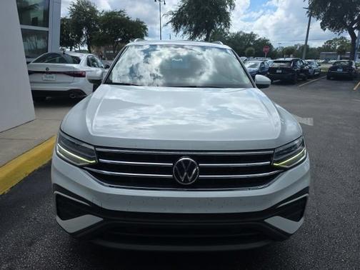 White 2022 Volkswagen Tiguan SE