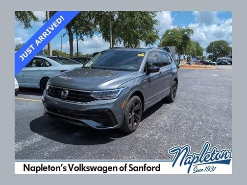 Platinum Gray Metallic 2024 Volkswagen Tiguan SE R-Line Black