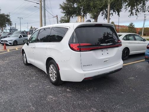 2024 Chrysler Pacifica Touring L