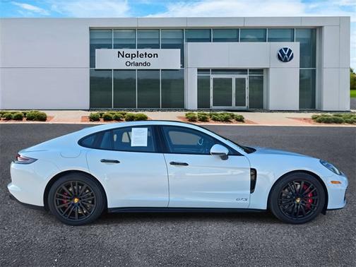 2020 Porsche Panamera GTS