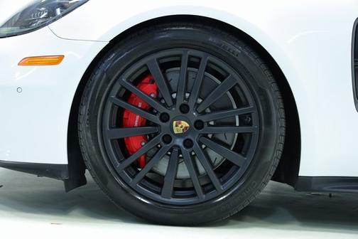 2020 Porsche Panamera GTS