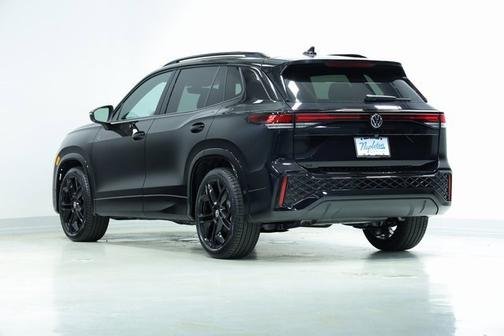 2025 Volkswagen Tiguan SE R-Line Black