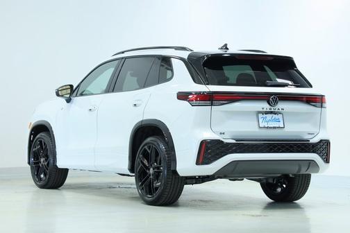 2025 Volkswagen Tiguan SE R-Line Black