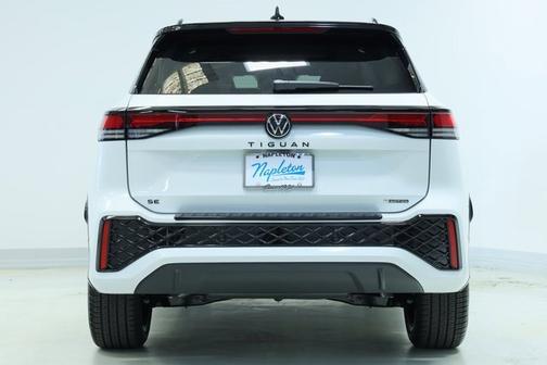 2025 Volkswagen Tiguan SE R-Line Black
