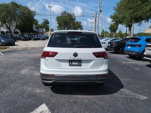 Pure White 2022 Volkswagen Tiguan SE