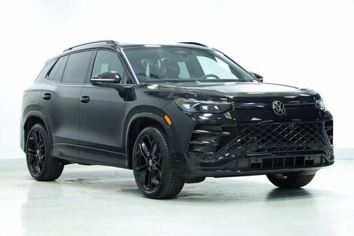2025 Volkswagen Tiguan SE R-Line Black