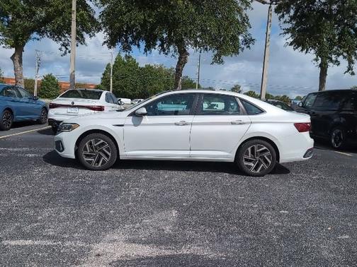 White 2023 Volkswagen Jetta SEL