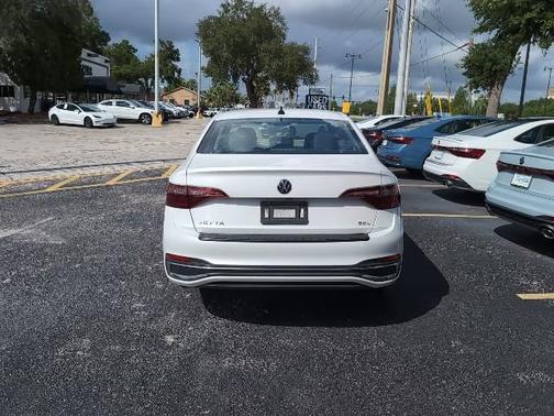 White 2023 Volkswagen Jetta SEL