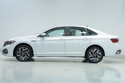 White 2023 Volkswagen Jetta SEL