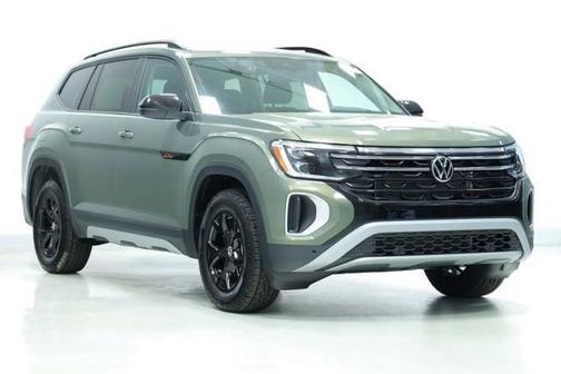 Green Pearl 2026 Volkswagen Atlas 2.0T Peak Edition