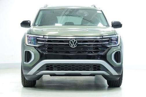 Green Pearl 2026 Volkswagen Atlas 2.0T Peak Edition