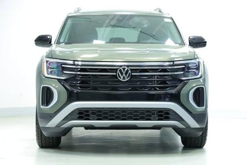 Green Pearl 2026 Volkswagen Atlas 2.0T Peak Edition