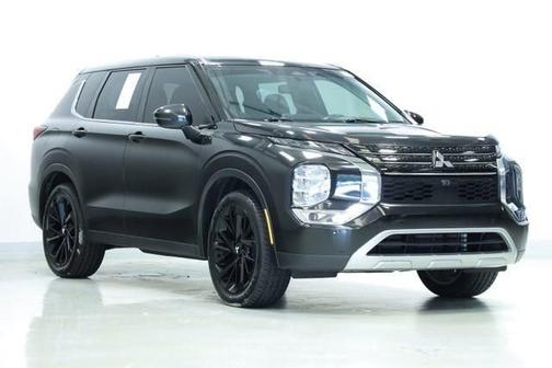 Black 2023 Mitsubishi Outlander SE