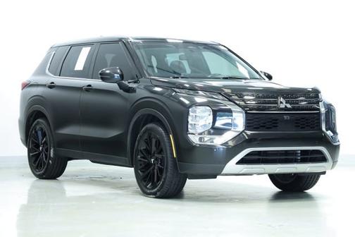 Black 2023 Mitsubishi Outlander SE