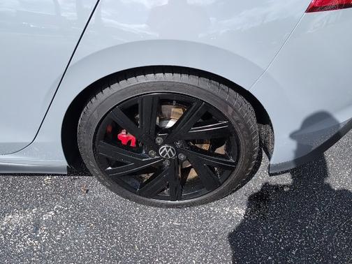 2022 Volkswagen Golf GTI SE