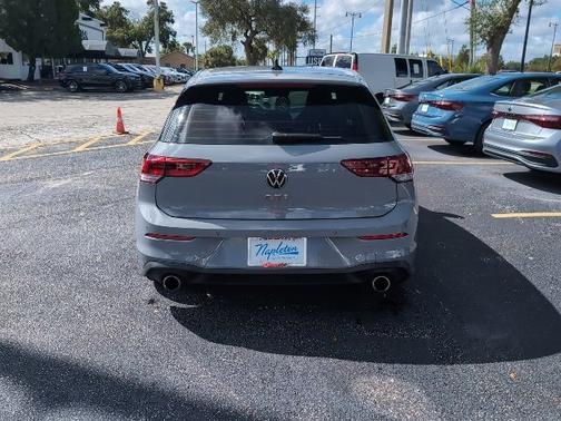 2022 Volkswagen Golf GTI SE