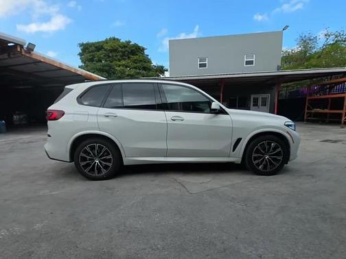Alpine White 2023 BMW X5 xDrive40i